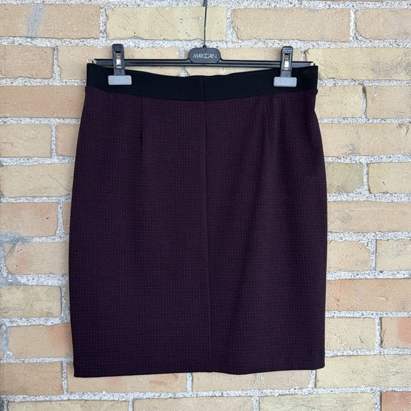Ecru Burgundy and Black Skirt - Picture 3 of 3